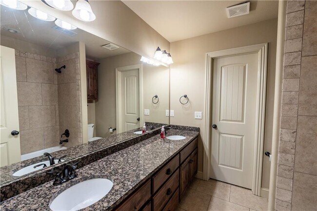 Building Photo - 5702 S 66th St