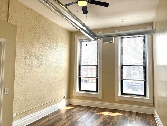 Building Photo - 10 N State St