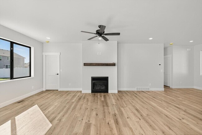 Building Photo - K551LI