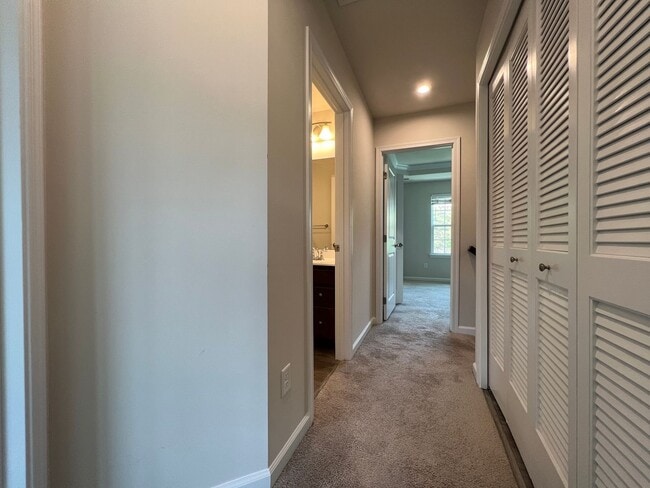 Building Photo - 225 Stonehurst Dr