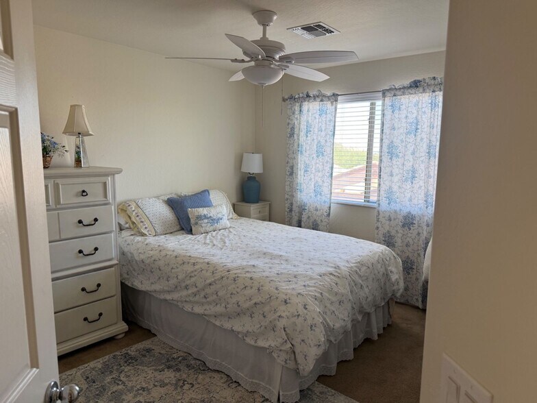 Upstairs Bedroom - 900 W Broadway Ave