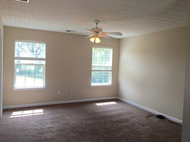 Building Photo - Ola schools 4 bedrooms 2.5 baths on large level lot
