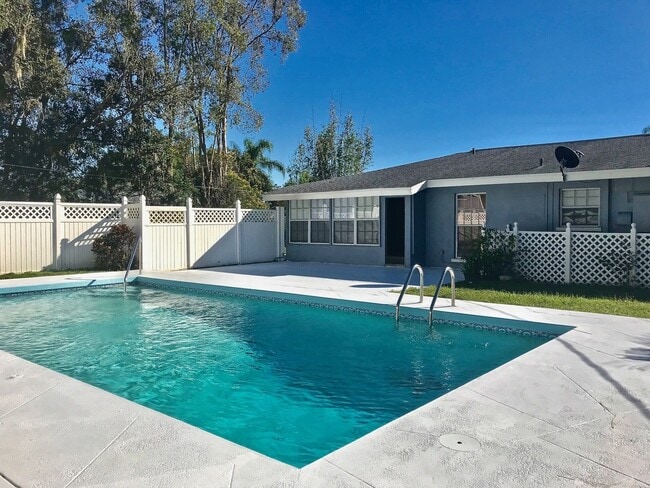 Building Photo - private pool home in Kensington Park - Sar...