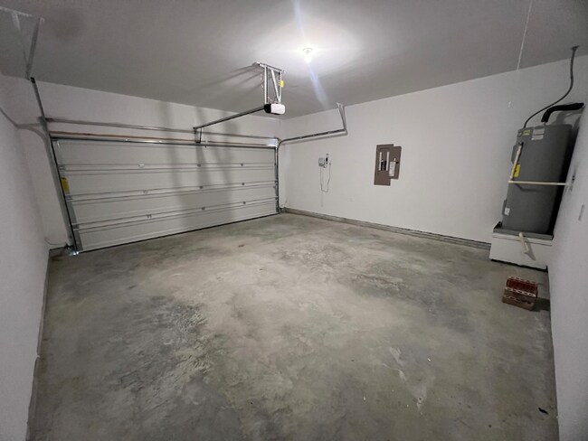 Building Photo - 118 Jenkinson Dr