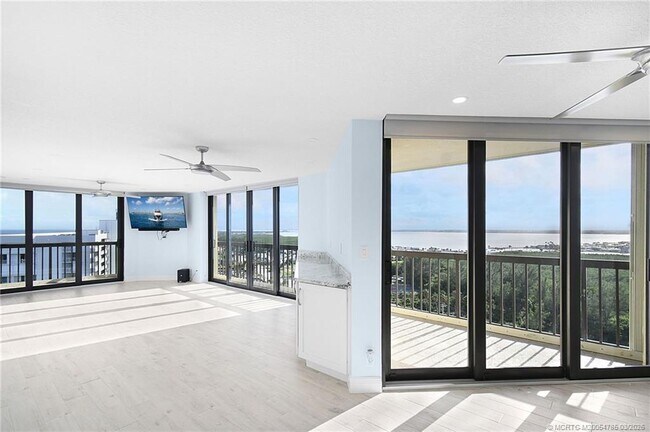 Building Photo - 9550 S Ocean Dr