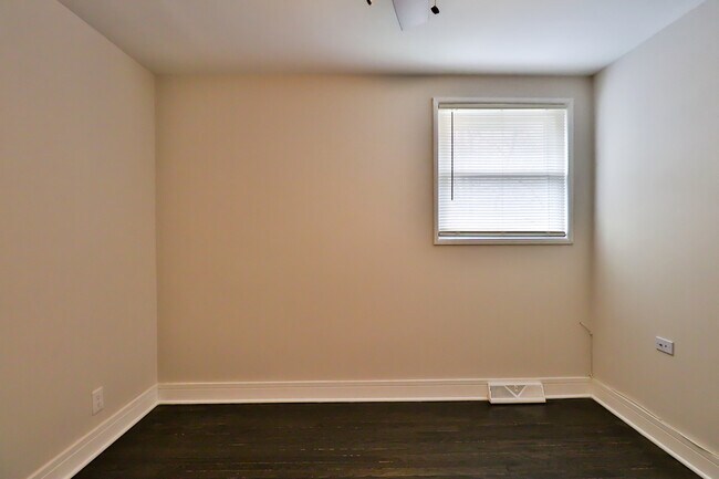 Building Photo - 16039 Marian Dr