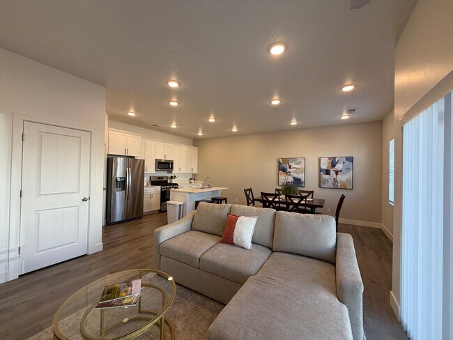 Building Photo - 5801 S Garnet Dr