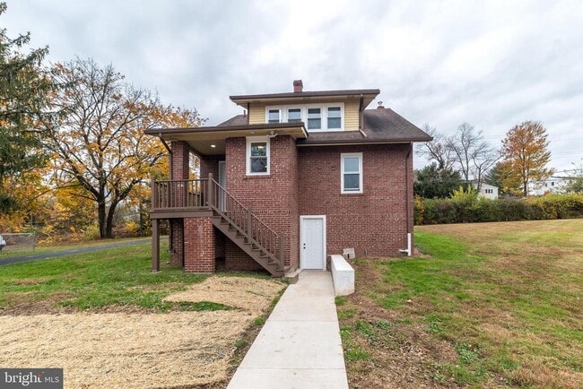 Building Photo - 343 Pawlings Rd