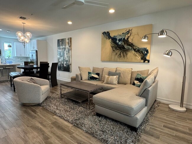 Building Photo - 101 E Coda Cir