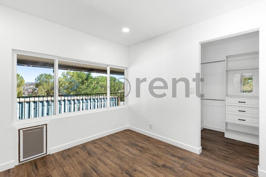 Building Photo - Unit