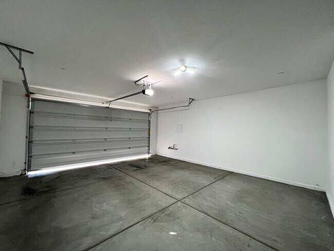 Building Photo - 534 Celebratory Pl