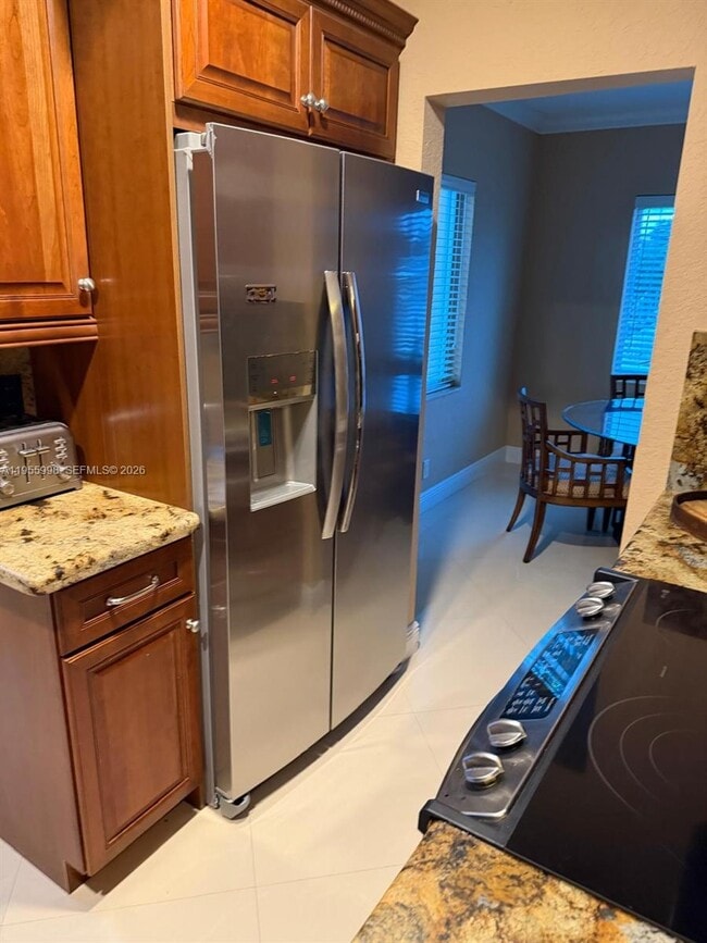 Building Photo - 830 NE 20th Ave