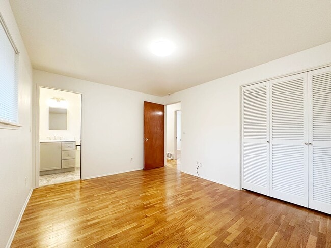 Building Photo - 4bd/2.5ba Seattle Home