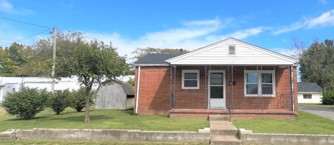 Primary Photo - 115 E 5th St