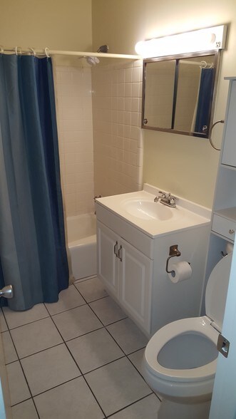 Building Photo - 3000 Golden Rd