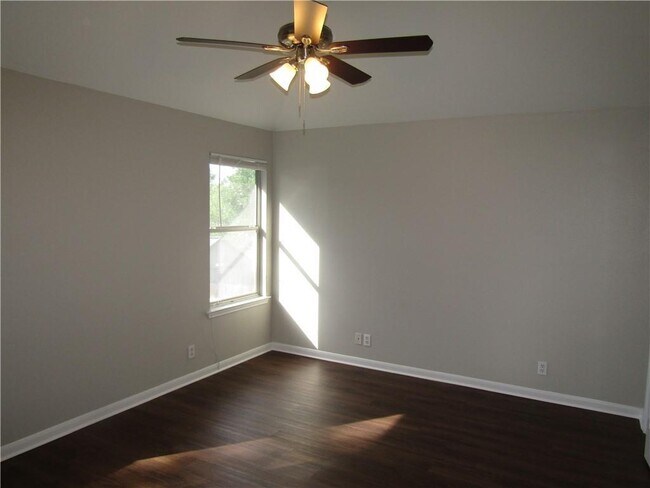 Building Photo - 1205 Fairwood Rd