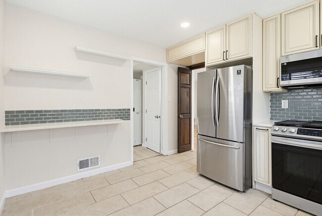 Building Photo - 9717 Hedin Dr
