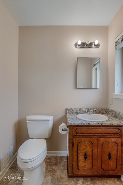 Building Photo - 2121 Venus Dr