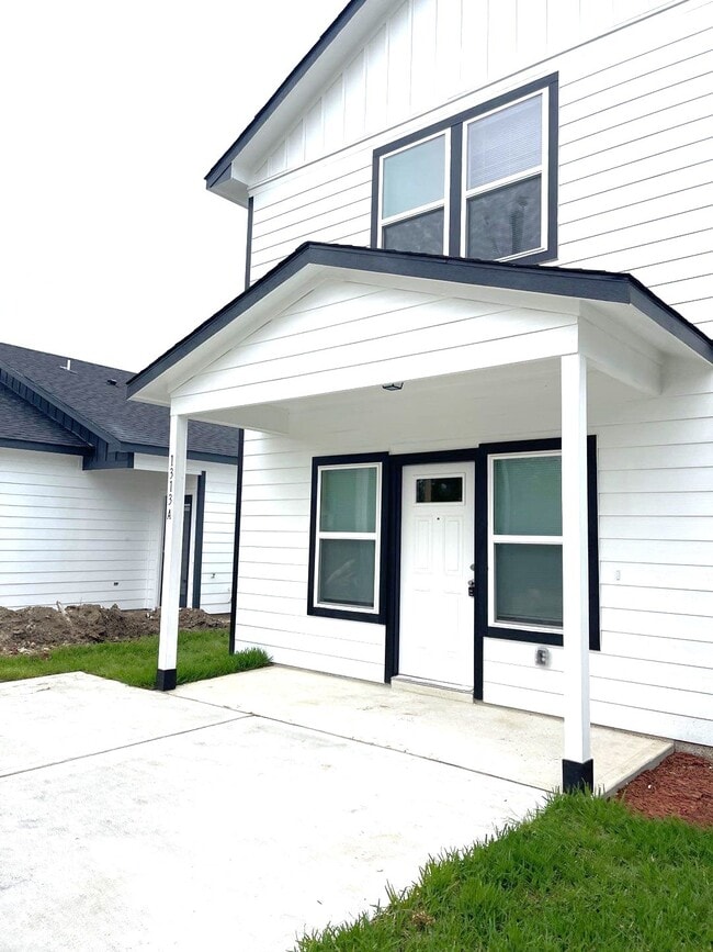 Building Photo - 1313 Ellington St