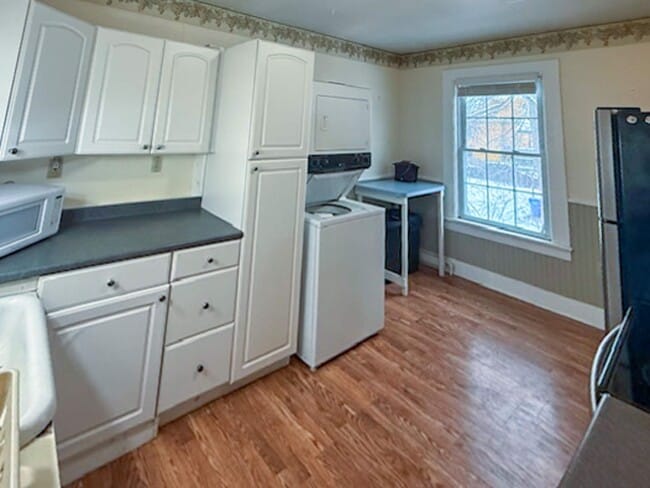 Building Photo - 30-32 Sherman St - Lakefront Living, Right in the Heart of Burlington