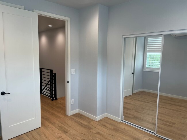 Building Photo - 3 Bedroom/ 3 Bathroom Home in Huntington B...