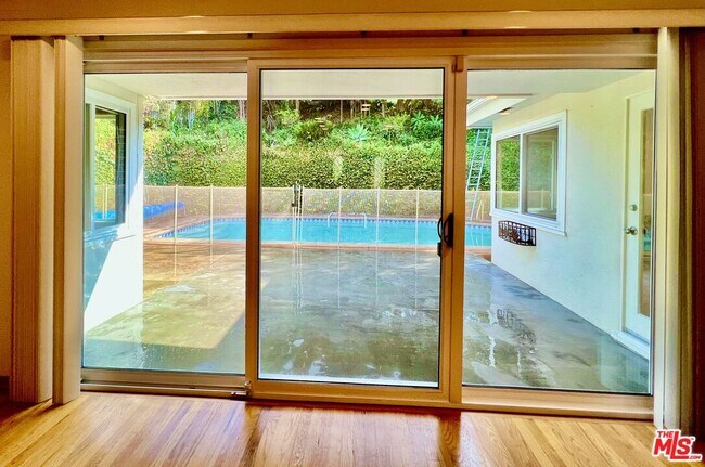 Building Photo - 1008 Westholme Ave