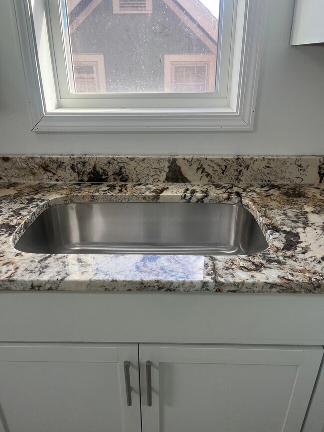 Custom Granite Kitchen Countertops - 1035 Rutledge Ave