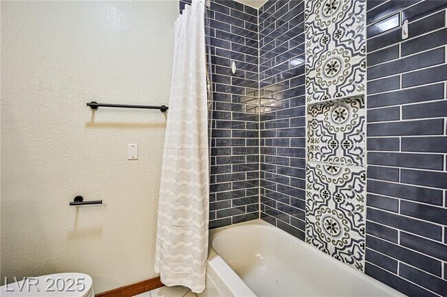 Building Photo - 6315 N Park St