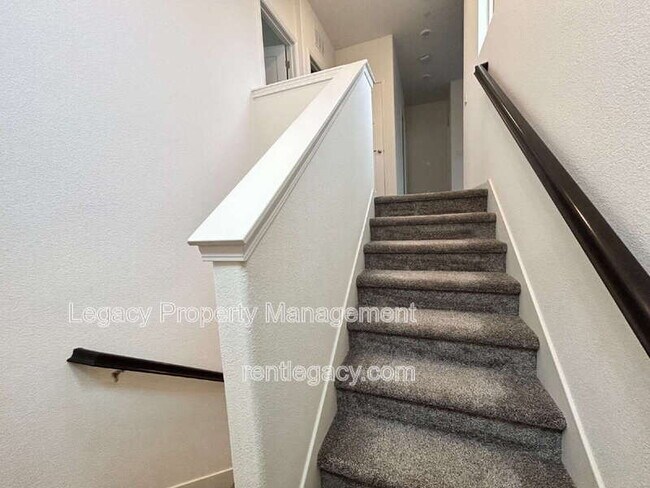 Building Photo - 3879 Ivan Way