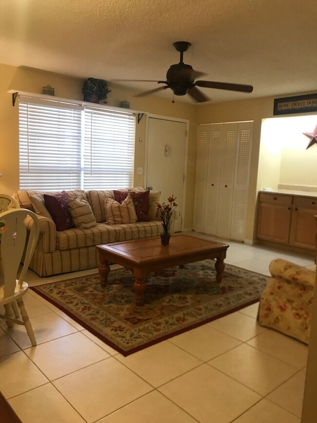 Building Photo - 2108 SE Edler Dr