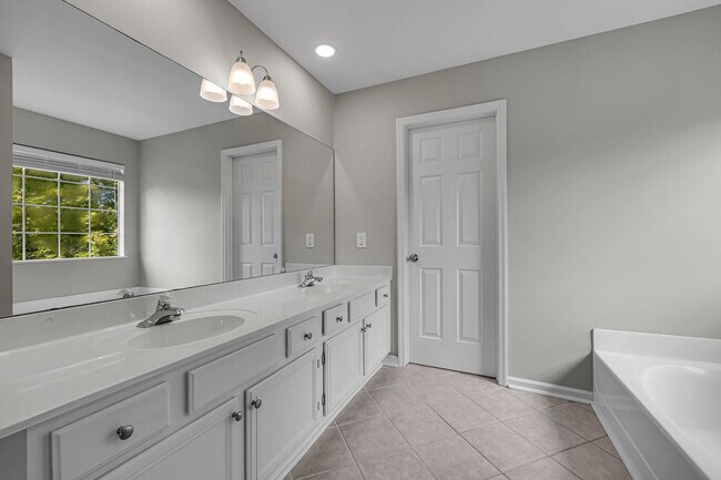 Building Photo - Spotless home in sought after Fieldstone Farms!