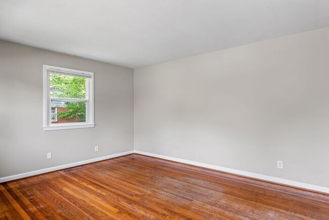 Building Photo - Home off Freeman Mill, Living Room Plus De...