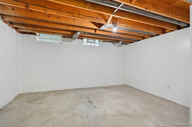 Building Photo - 1880 Welling Dr