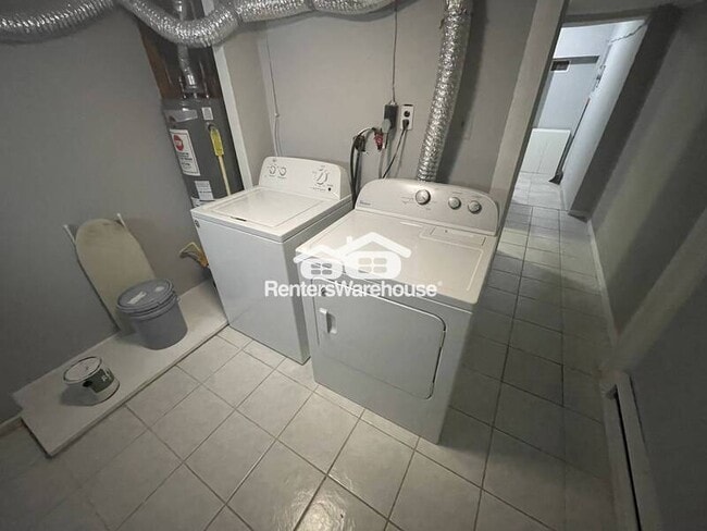 Building Photo - 519 S Port St