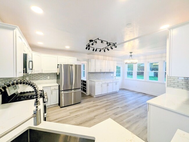 Building Photo - 4Bd/2.75Ba Mukilteo House