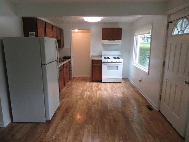 Building Photo - 1139 Yorkshire Dr