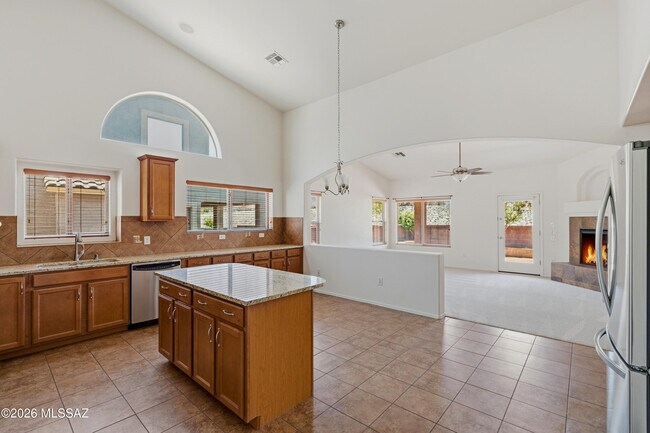 Building Photo - 677 W Pizzicato Ln