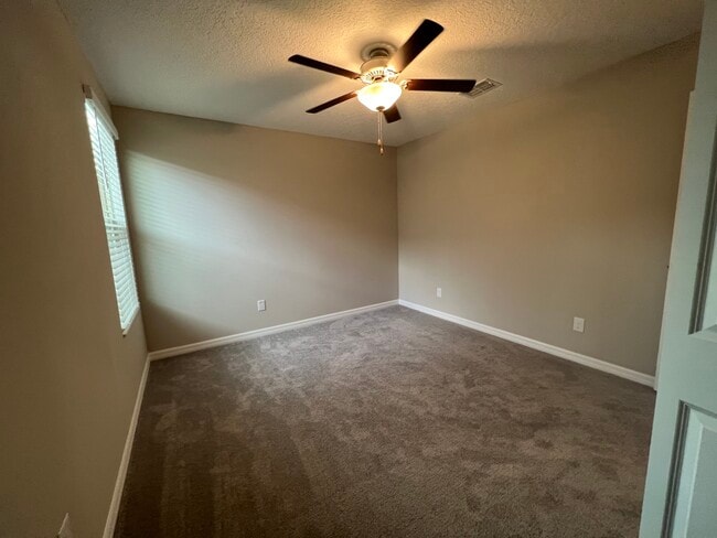 Building Photo - 352 Argyll Dr