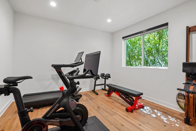 Building Photo - 1122 Panorama Way