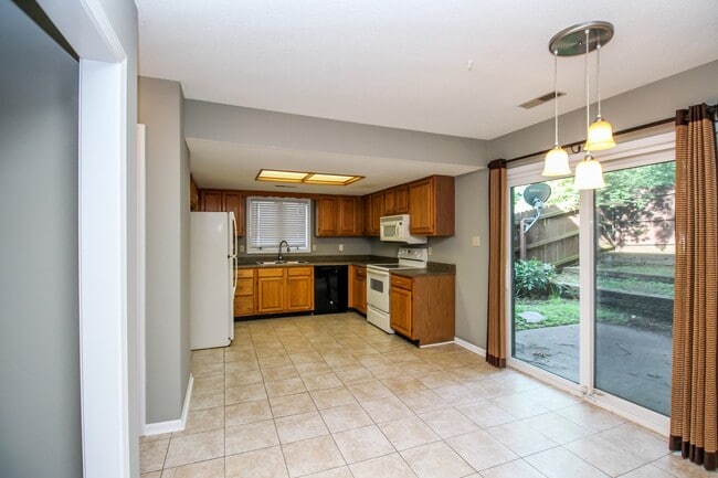 Building Photo - Beautiful Single Family Home located in South Columbia