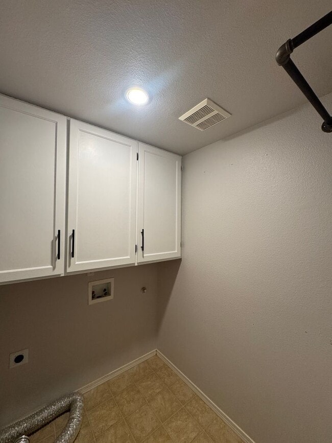 Building Photo - 509 Chelan Ave