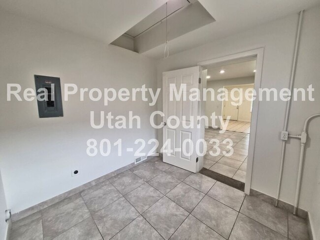 Building Photo - 30 S 100 W