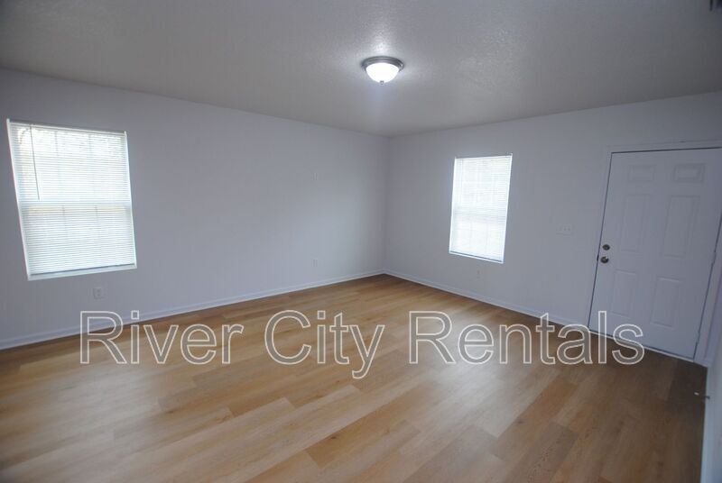 Building Photo - 5621 Overlook Dr E