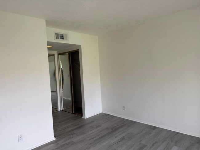 Building Photo - 1536 SE Royal Green Cir