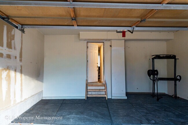 Building Photo - 4780 N Foxtail Dr