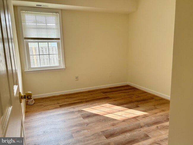 Building Photo - 136 Fairfield Dr