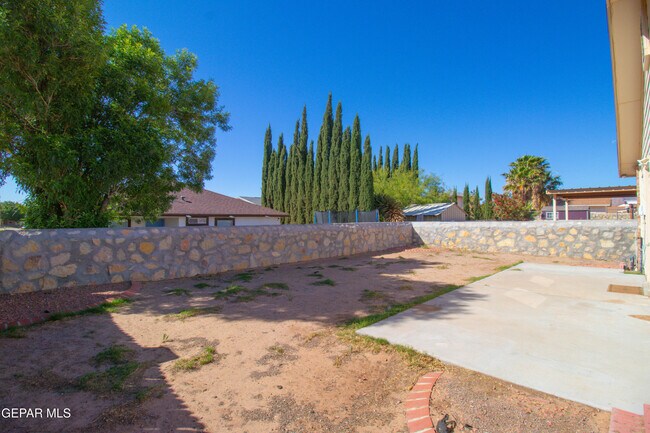 Building Photo - 5652 Rick Husband Dr