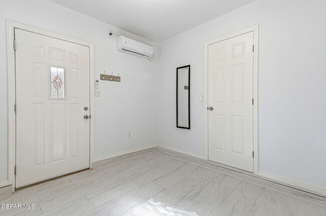 Building Photo - 11189 Ebb Tide Dr