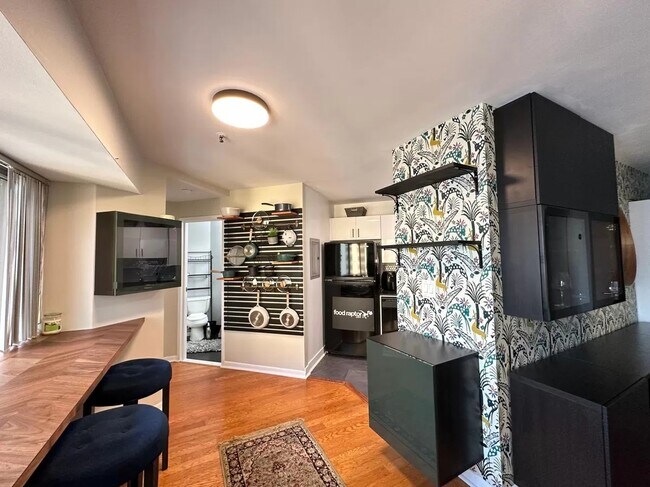 Building Photo - 300 Riverfront Dr