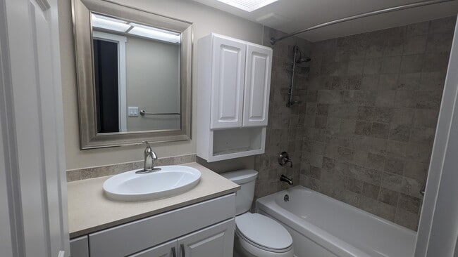 Building Photo - 11712 NE 67th Pl